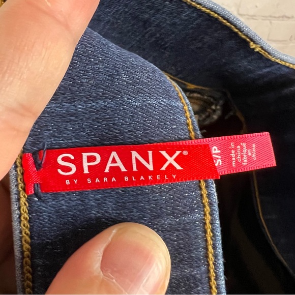Spanx Distressed Ankle Skinny Jeans, Medium Wash size small - Picture 9 of 11